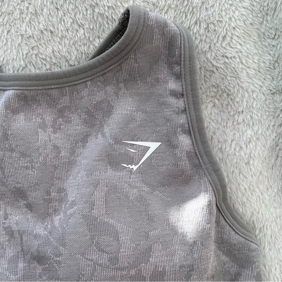 GYMSHARK Adapt Animal Seamless Sports Bra and Leggings – Butterfly Grey - Picture 8 of 9